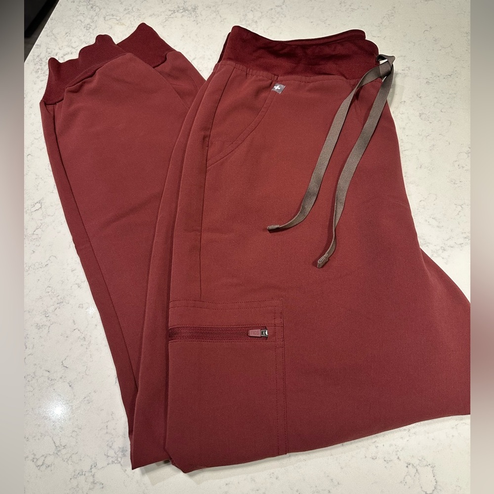 Dark cherry high waisted Zamora jogger scrub pants. Good condition. Medium